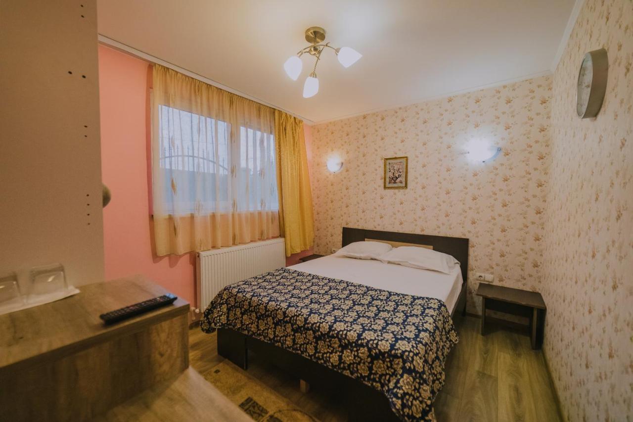 Hostel Denisa بوزاو المظهر الخارجي الصورة