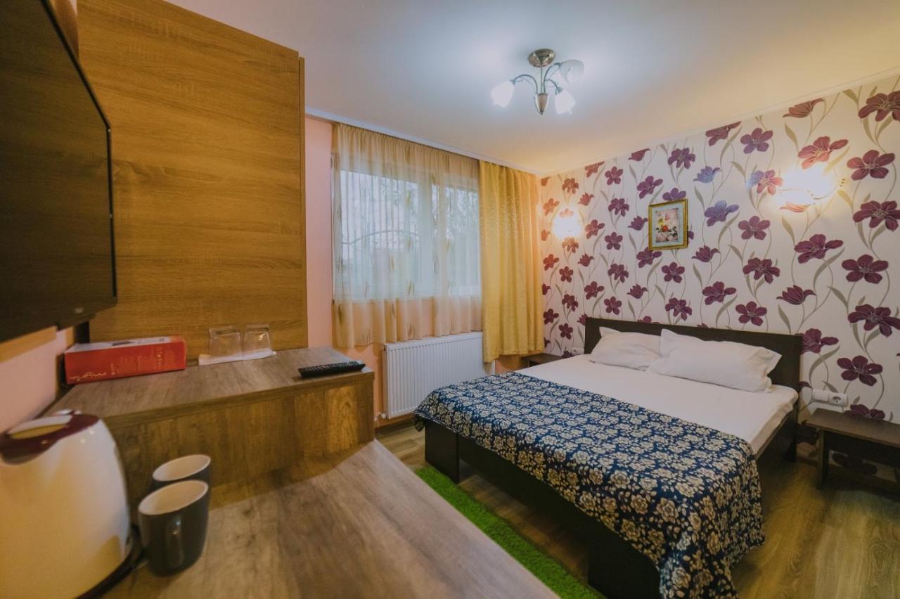 Hostel Denisa بوزاو المظهر الخارجي الصورة