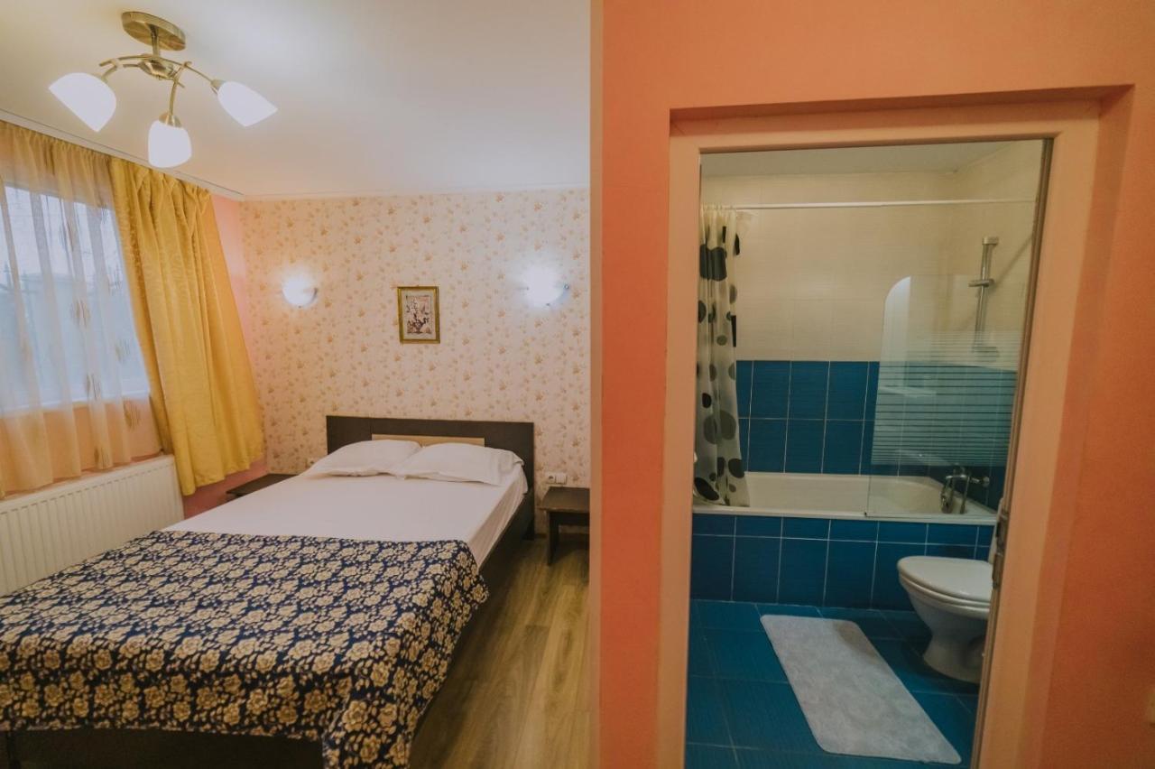 Hostel Denisa بوزاو المظهر الخارجي الصورة