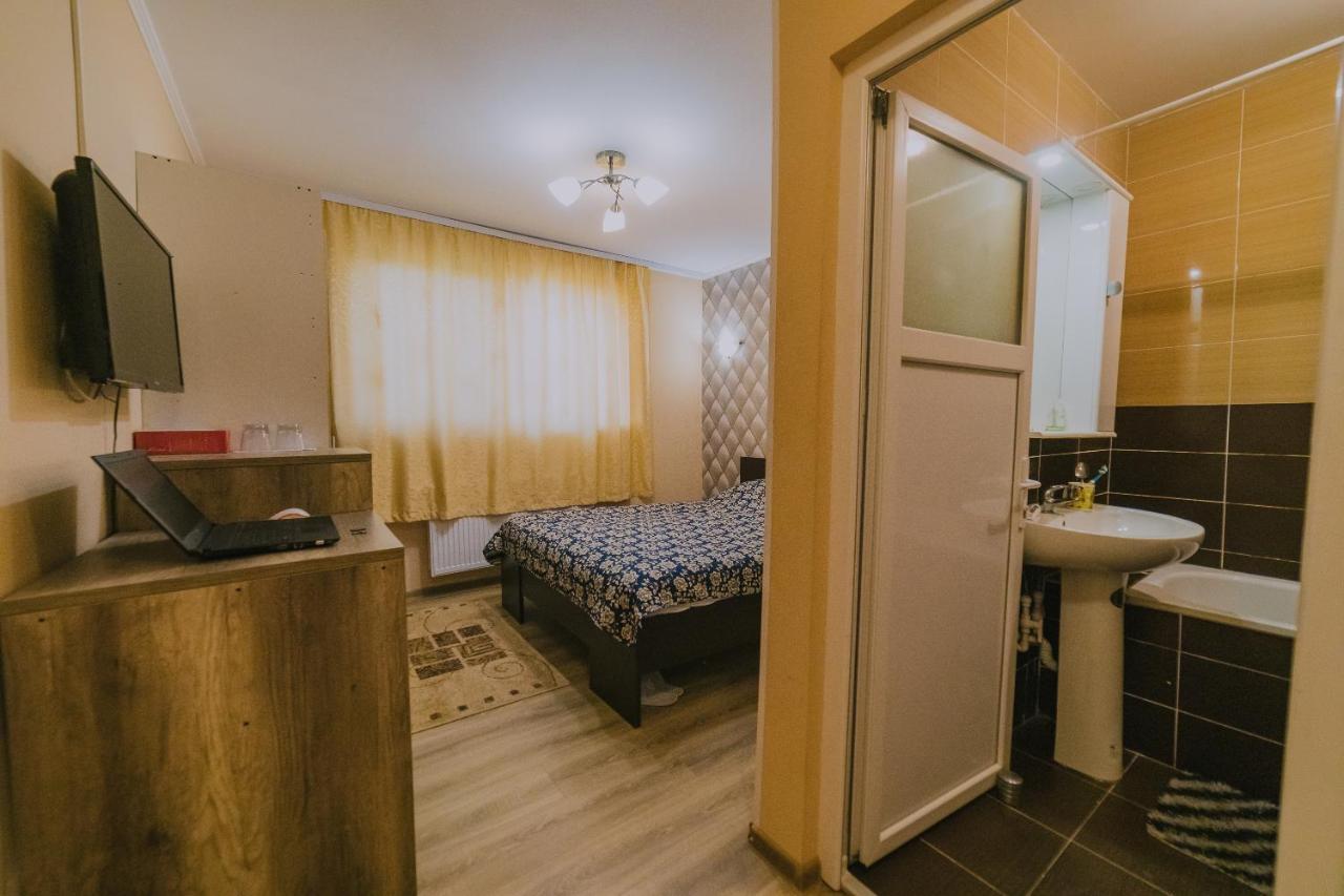 Hostel Denisa بوزاو المظهر الخارجي الصورة