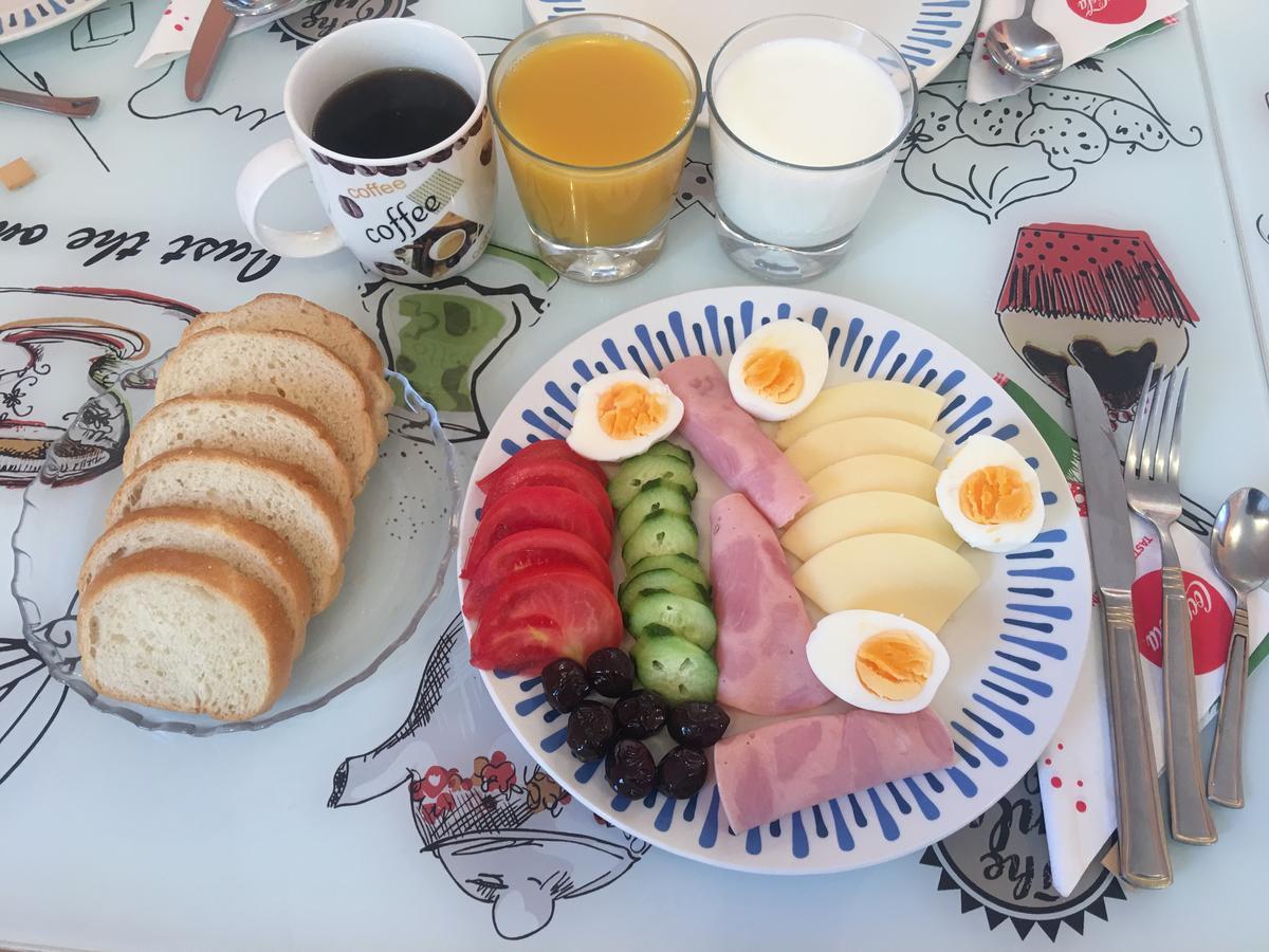 Hostel Denisa بوزاو المظهر الخارجي الصورة