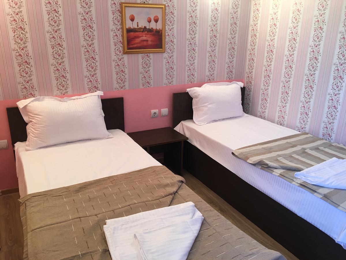 Hostel Denisa بوزاو المظهر الخارجي الصورة