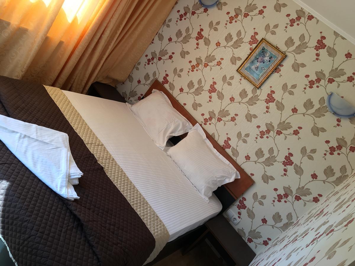 Hostel Denisa بوزاو المظهر الخارجي الصورة