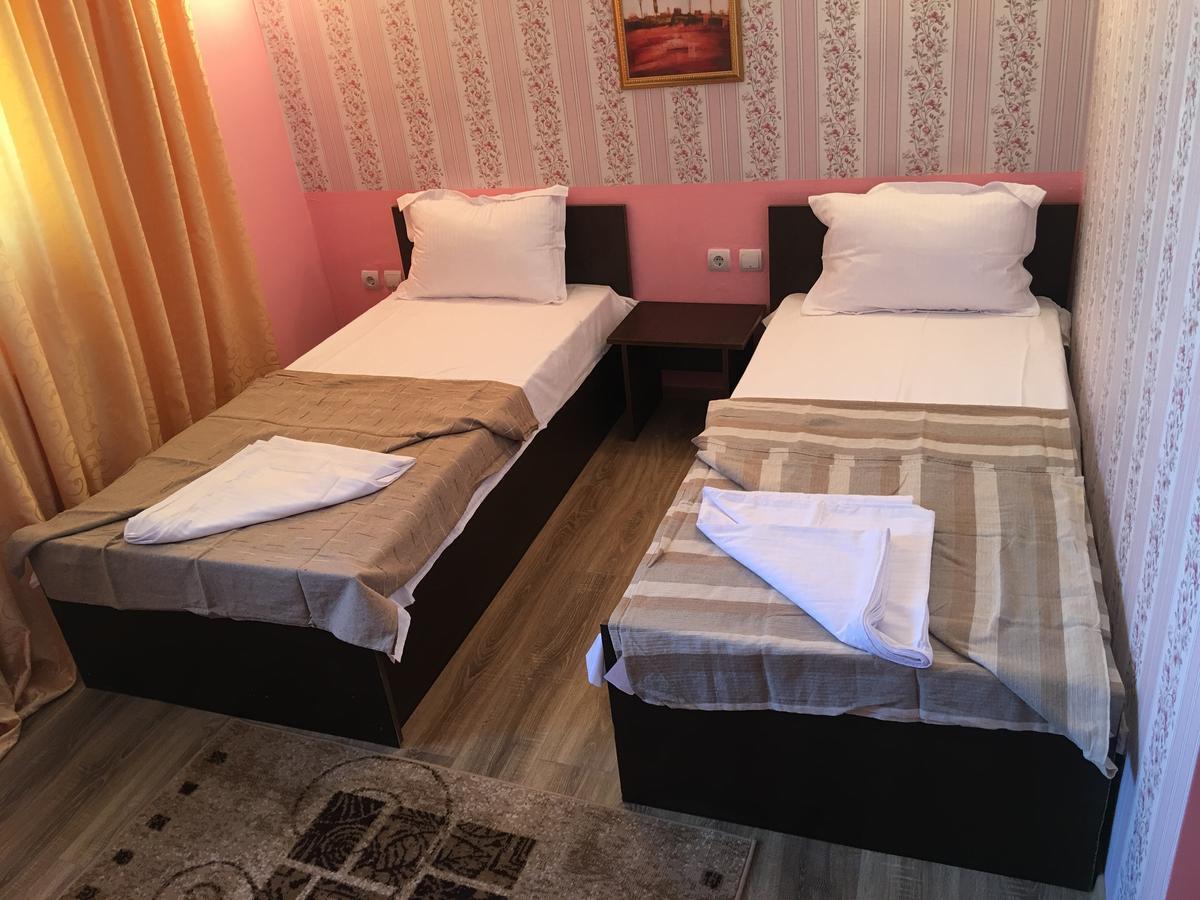 Hostel Denisa بوزاو المظهر الخارجي الصورة