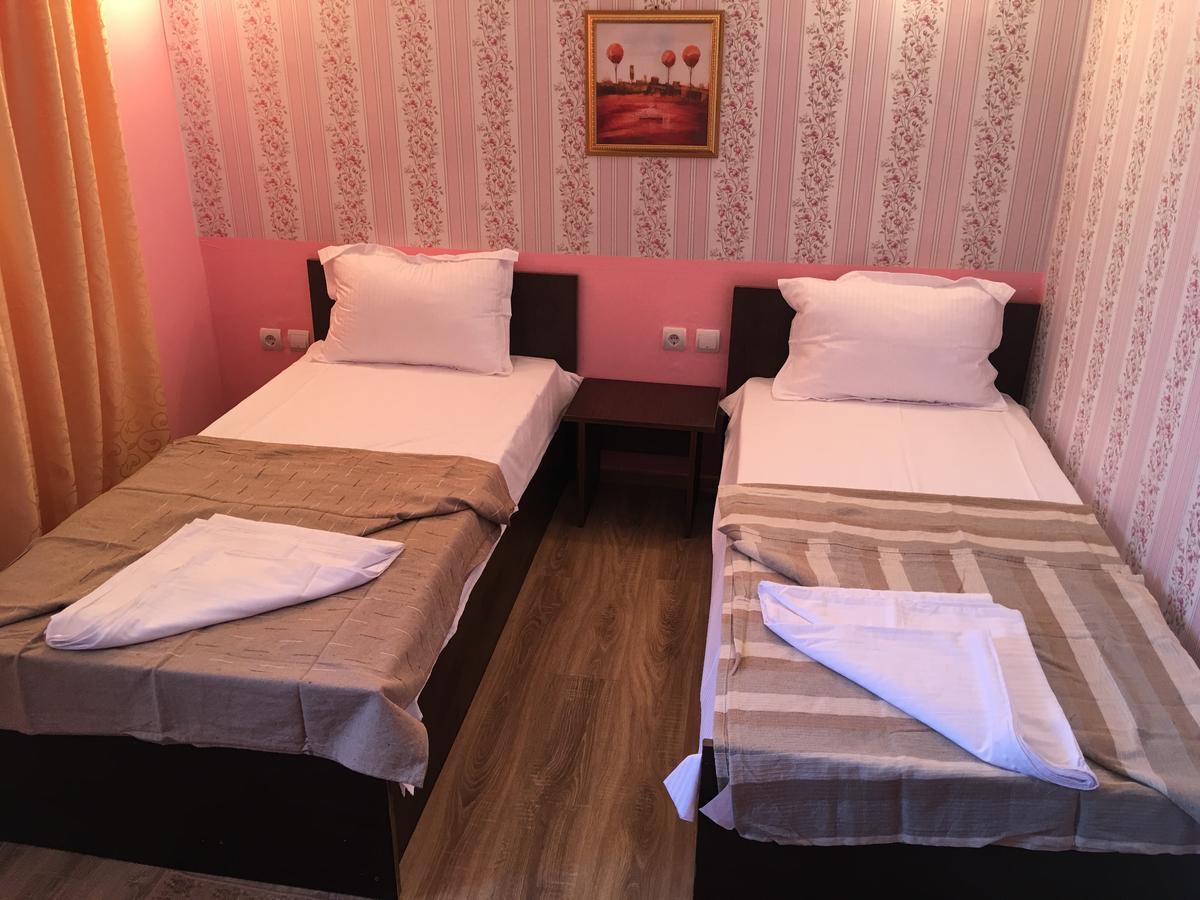 Hostel Denisa بوزاو المظهر الخارجي الصورة