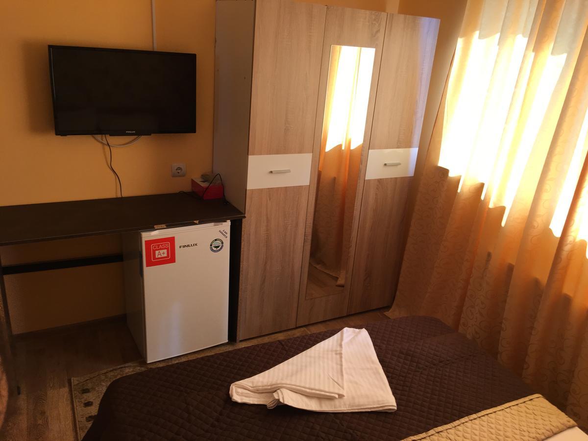 Hostel Denisa بوزاو المظهر الخارجي الصورة