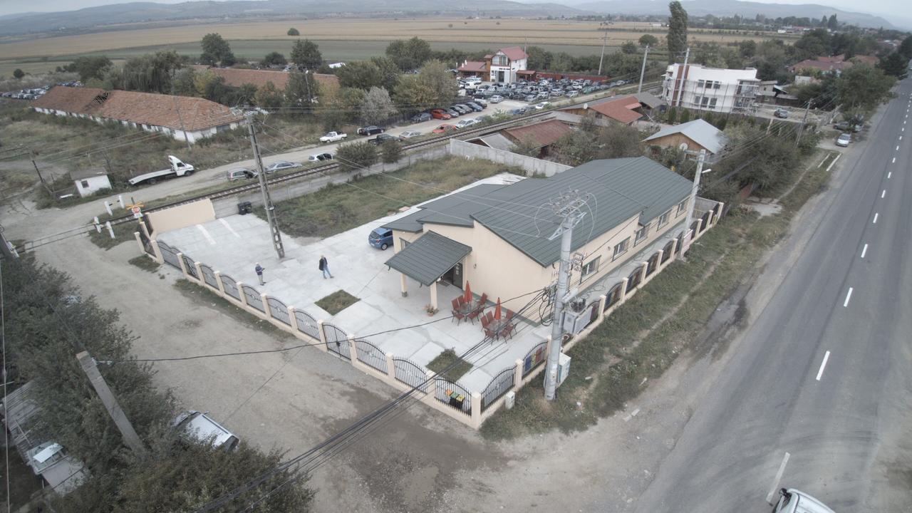 Hostel Denisa بوزاو المظهر الخارجي الصورة