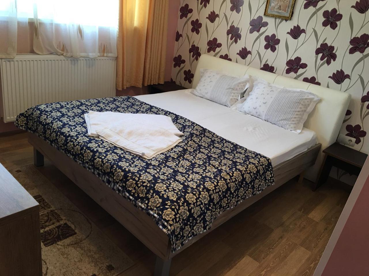 Hostel Denisa بوزاو المظهر الخارجي الصورة