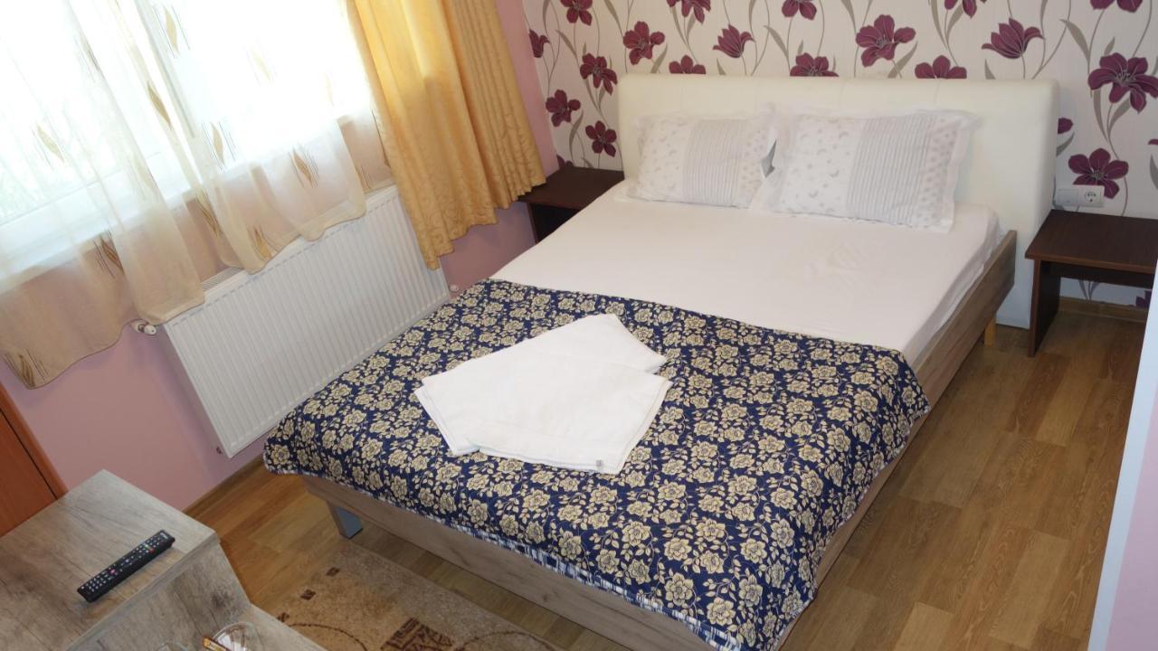 Hostel Denisa بوزاو المظهر الخارجي الصورة